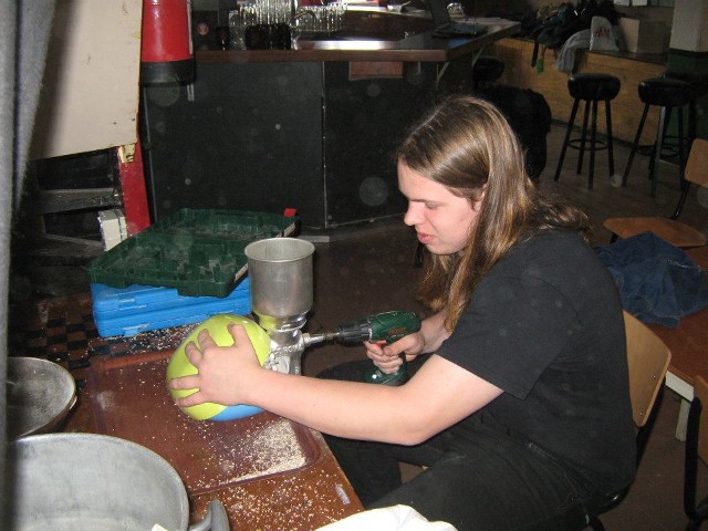 Bestand:Schroten-met-boormachine.jpg